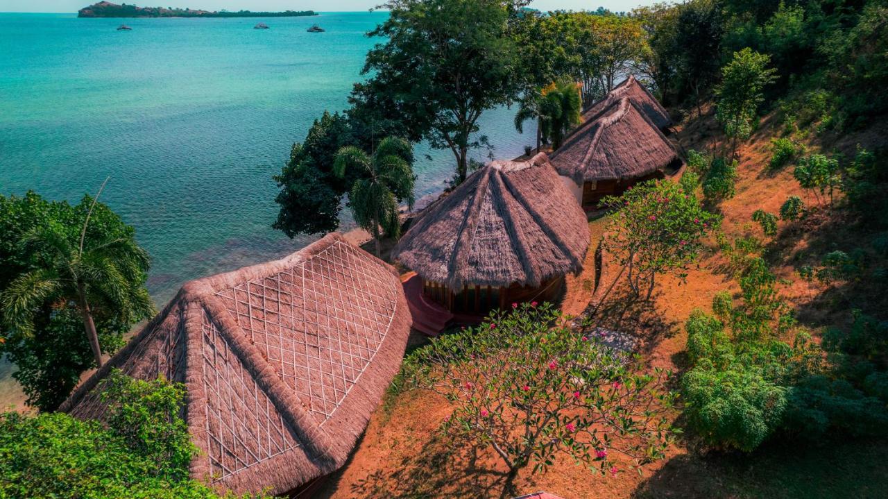 Khabita Beach Resort Lembar  Екстериор снимка