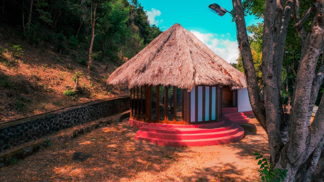 Khabita Beach Resort Lembar  Екстериор снимка